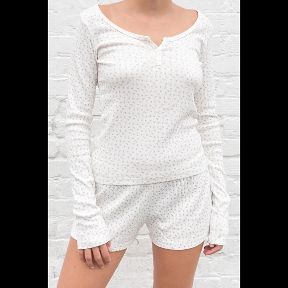 Brandy Melville Tops Brandy Melville Floral Zelly 3 Button Top